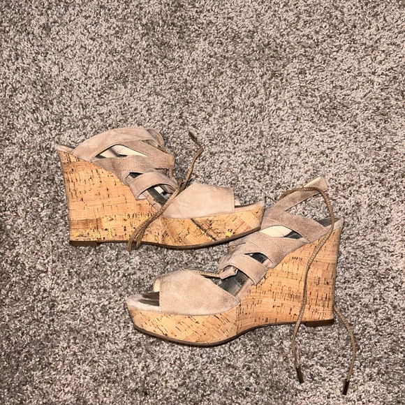 Tan wedge heels - Picture 3 of 10